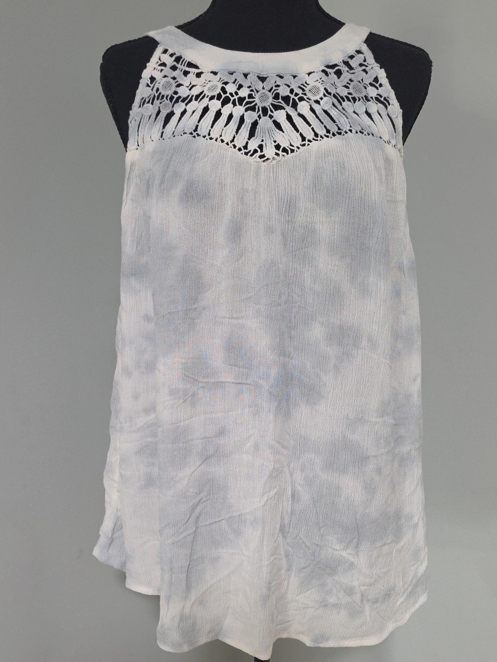 Torrid White Blue Pastel Tie Dye Sleeveless Top with Crochet Yoke NWT 00